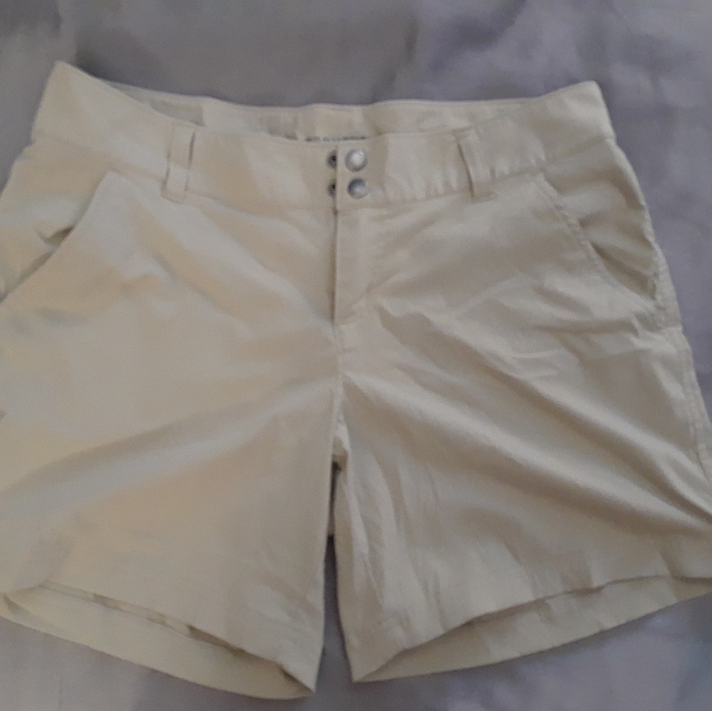 Size 10 Columbia Khaki Stretch Shorts 6" Inseam